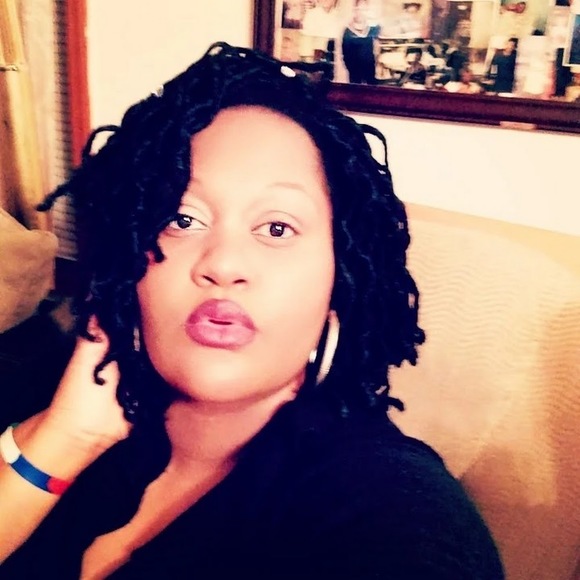 Meet your Posher, Lira - Picture 1 of 1